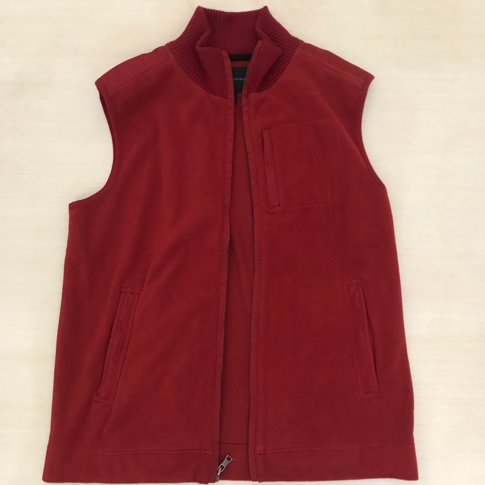 *NWT* Men’s Banana Republic red fleece vest SZ M